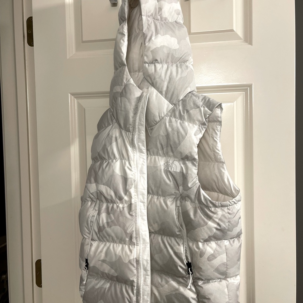 North face puffer vest - white camo